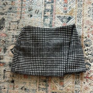 Abercrombie & Fitch Classic Black and White Checkered Skirt